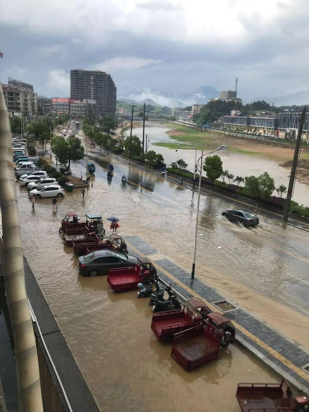 岳西暴雨預(yù)警，了解風(fēng)險(xiǎn)，積極防范準(zhǔn)備